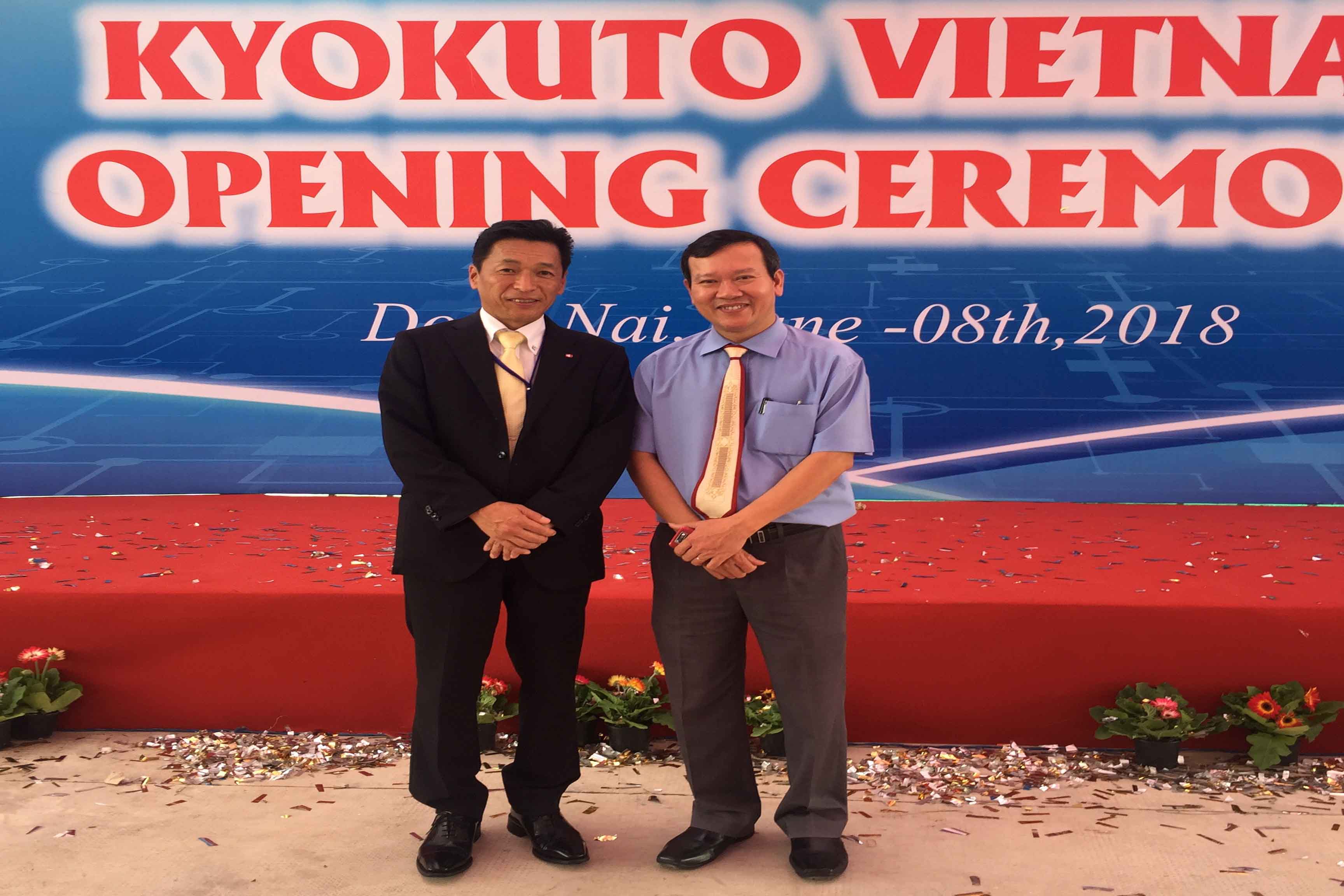 Mr. Kitamura, President of KYOKUTO Electric Co.,LTD và Mr. Lê Anh Đức, President of DCoHT